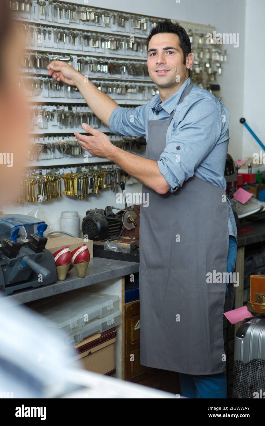 ritratto di decespugliatore e ciottolo professionale Foto Stock