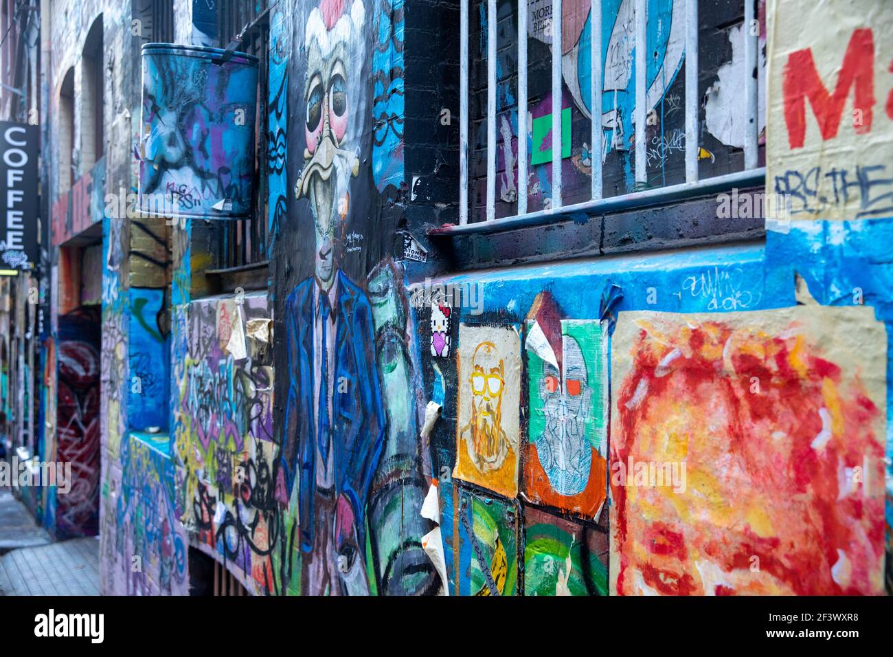Hosier Lane Melbourne, arte di strada e graffiti nella famosa Hosier Lane nel centro di Melbourne, Victoria, Australia Foto Stock
