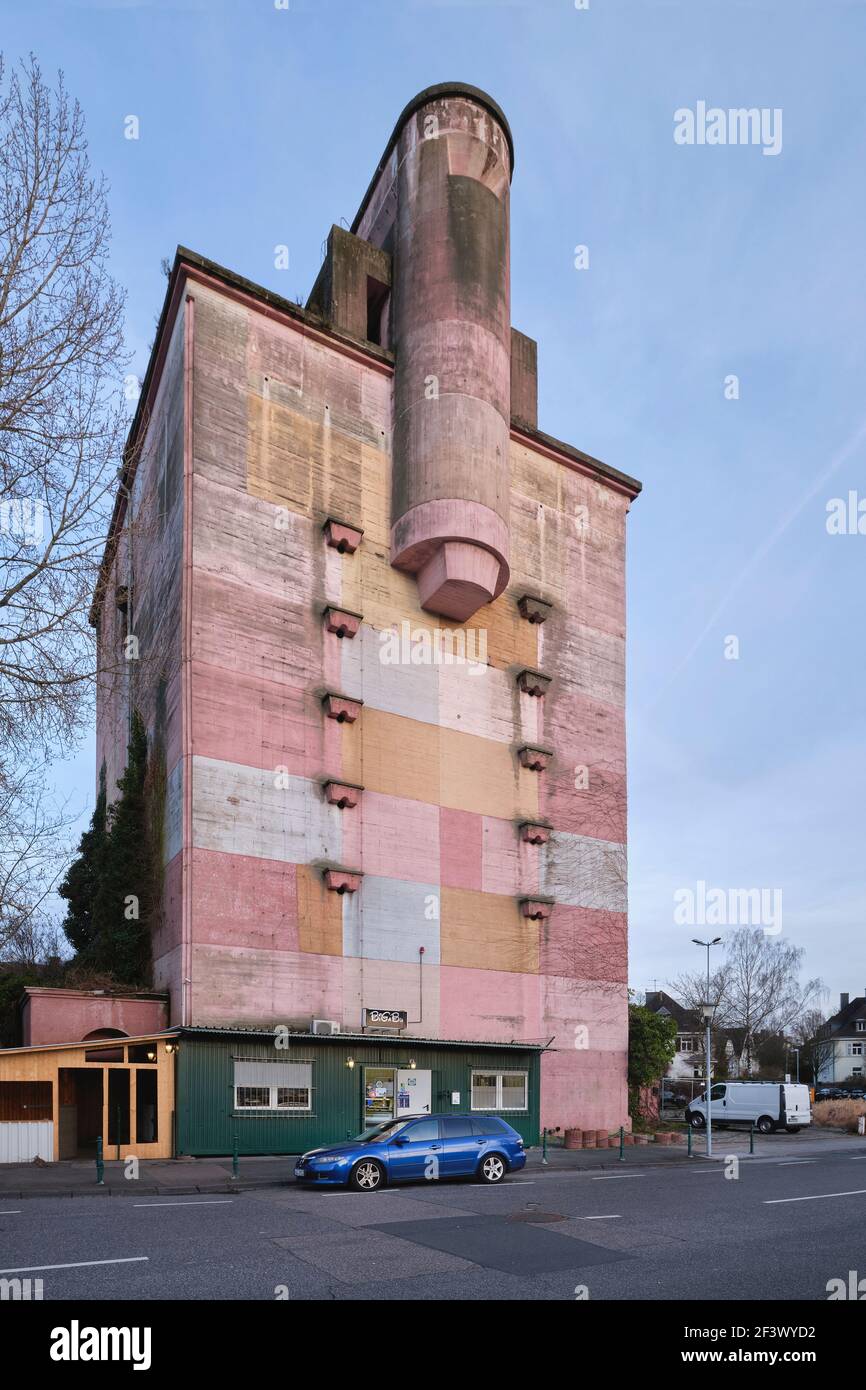 Alto bunker in via Carl-Duisberg a Leverkusen Foto Stock