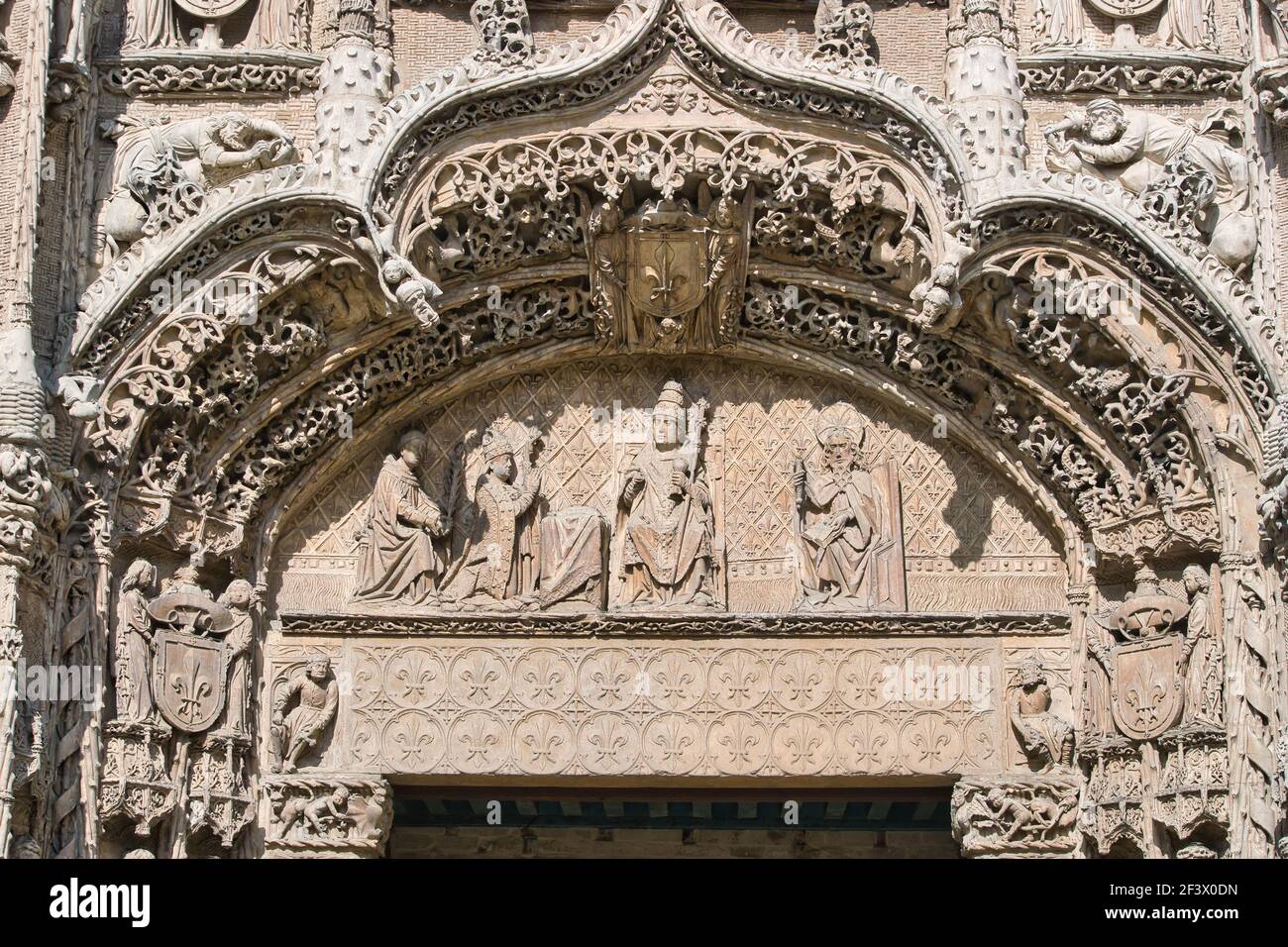 Un particolare della porta d'ingresso della scultura nazionale museo di Valladolid in stile tardo gotico Foto Stock