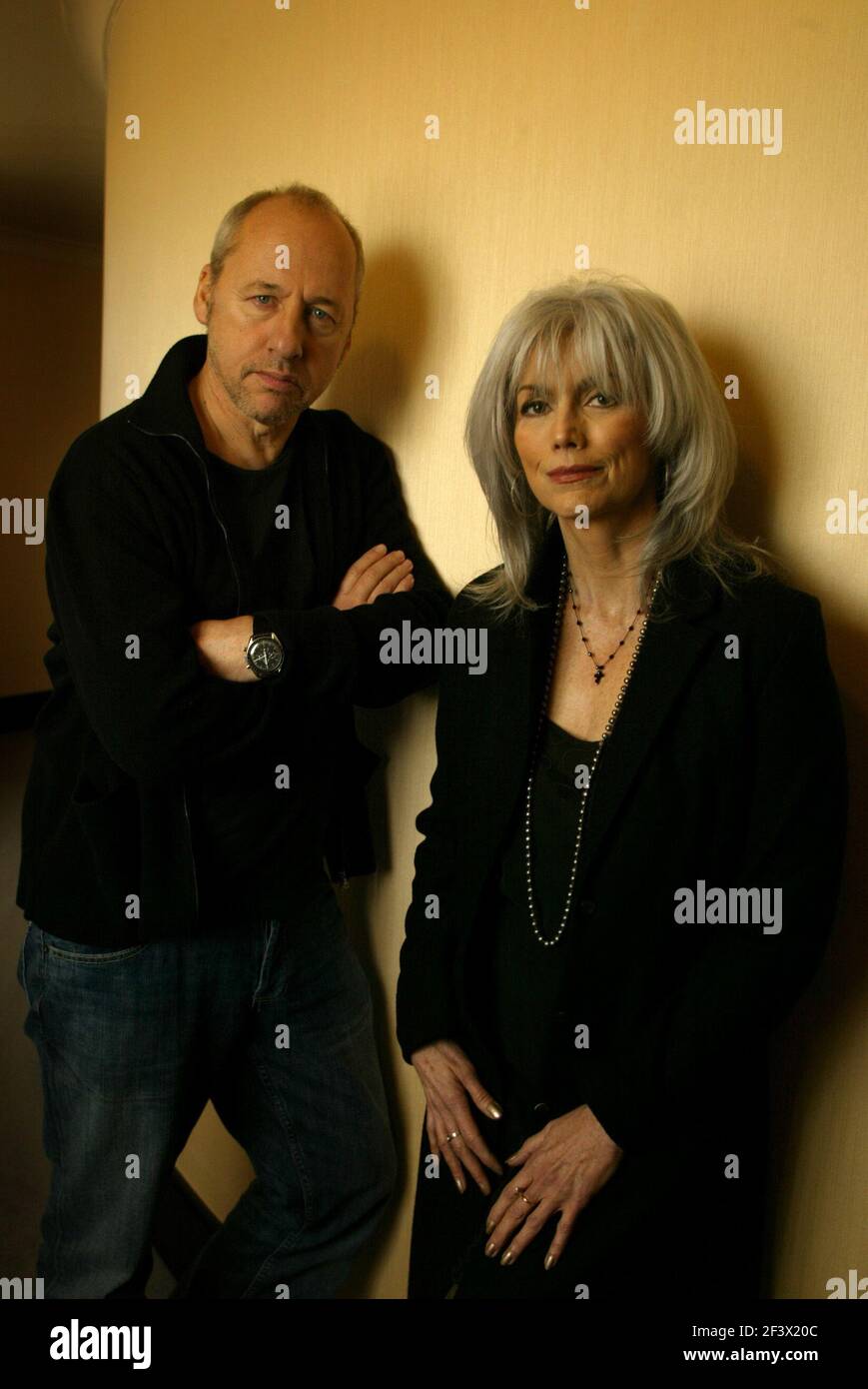 Mark Knopfler e Emmylou Harris a Londra.pic David Sandison 10/2/2006 Foto Stock