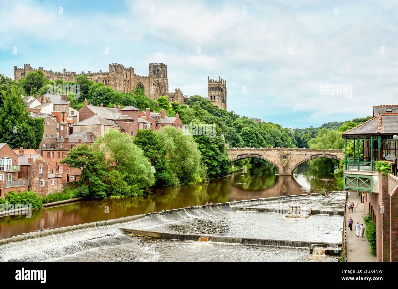 Vista sul fiume Wear al Durham Castle, County Durham, Inghilterra, Regno Unito Foto Stock