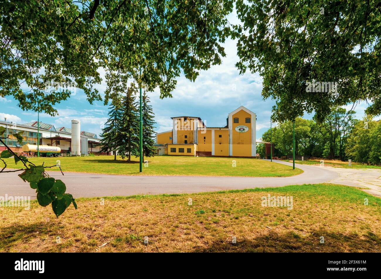 La Birreria Nymburk fu fondata nel 1895, il famoso scrittore ceco Bohumil Hrabal visse qui nel 1919-1947. Foto Stock