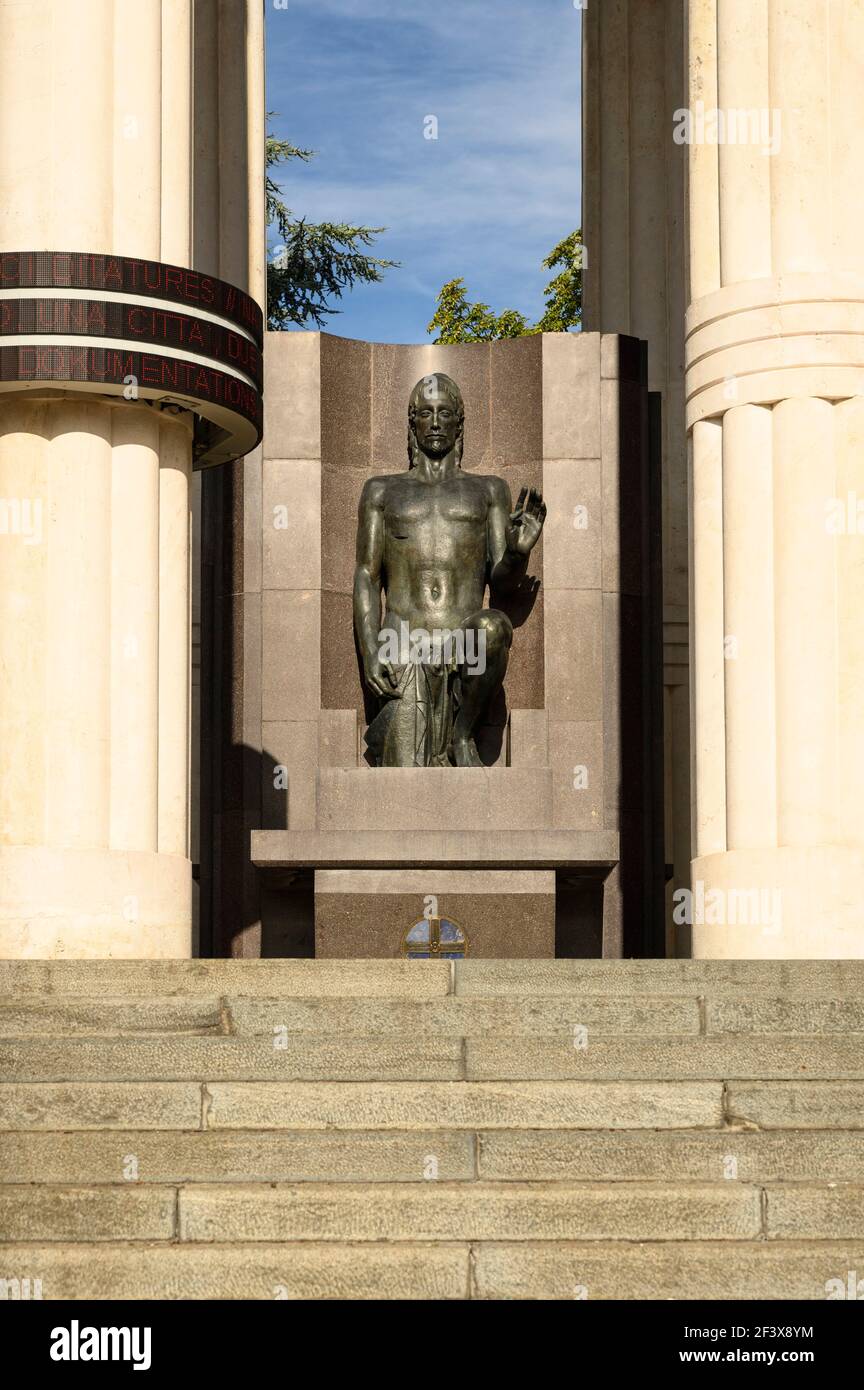 Bolzano. Italia. Il Monumento alla Vittoria, dedicato ai 'Martiri della prima Guerra Mondiale, fu inaugurato il 12 luglio 1928 dal Re Vict Foto Stock