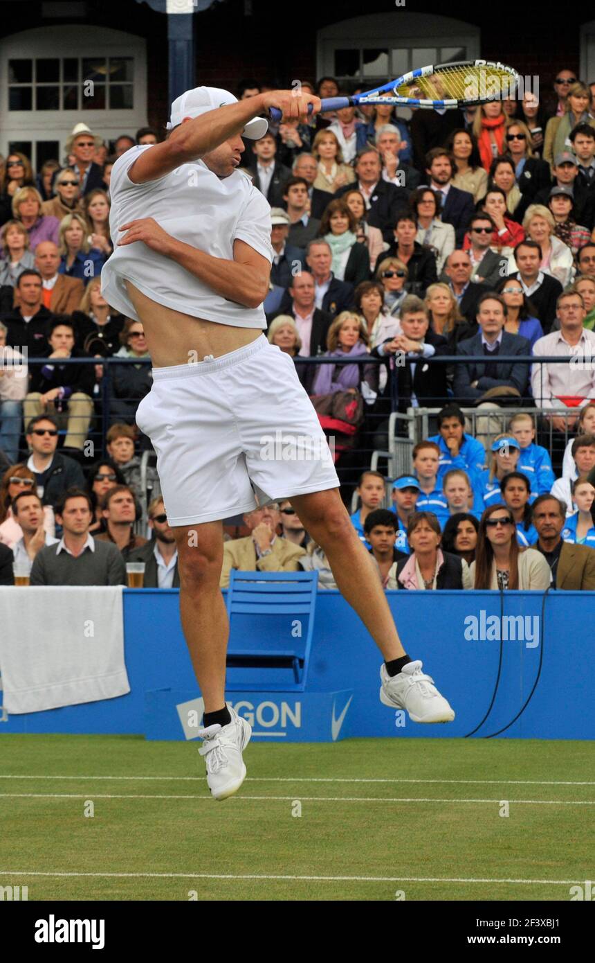 AEGON TENNIS QUEENS CLUB. ANDY Andy Roddick durante il suo incontro con J.Tsonga. 10/6/2011. IMMAGINE DAVID ASHDOWN Foto Stock