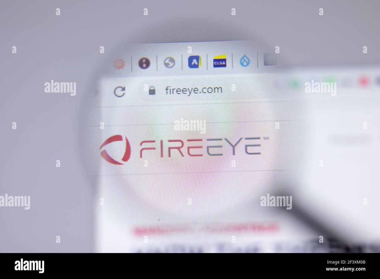 New York, USA - 18 Marzo 2021: Icona del logo della società FireEye sul sito, Editoriale illustrativo Foto Stock