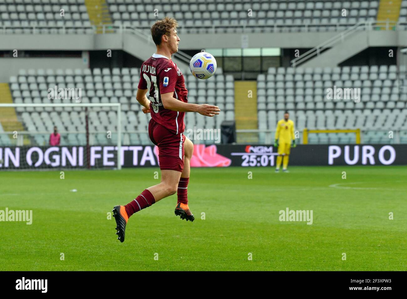 Torino, Italia. 17 Marzo 2021. Mergim Vojvoda (27) di Torino ha visto nella Serie UNA partita tra Torino e Sassuolo allo Stadio Olimpico di Torino. (Photo Credit: Gonzales Photo/Alamy Live News Foto Stock
