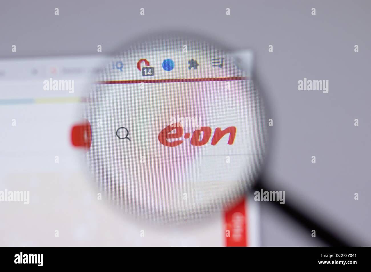New York, USA - 18 Marzo 2021: Icona del logo aziendale E.ON sul sito, Editoriale illustrativo Foto Stock