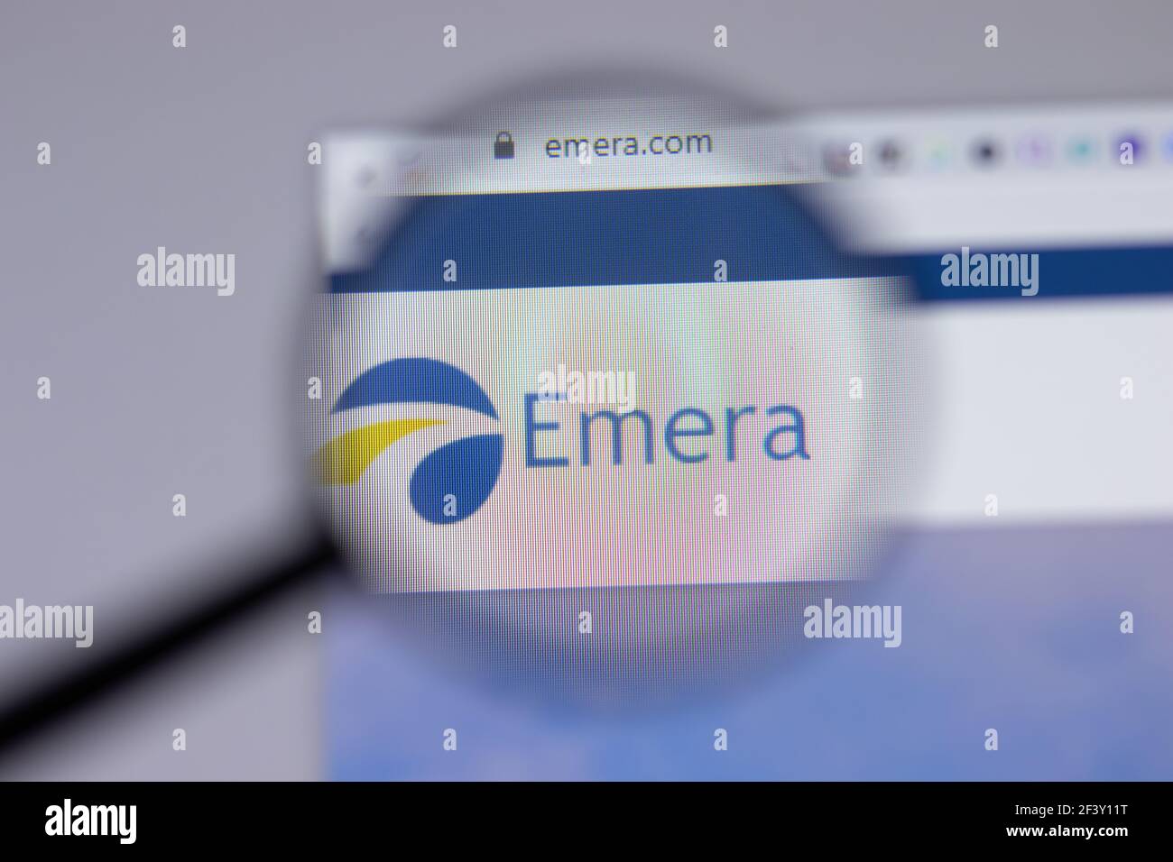 New York, USA - 18 Marzo 2021: Icona del logo aziendale di Emera sul sito, Editoriale illustrativo Foto Stock