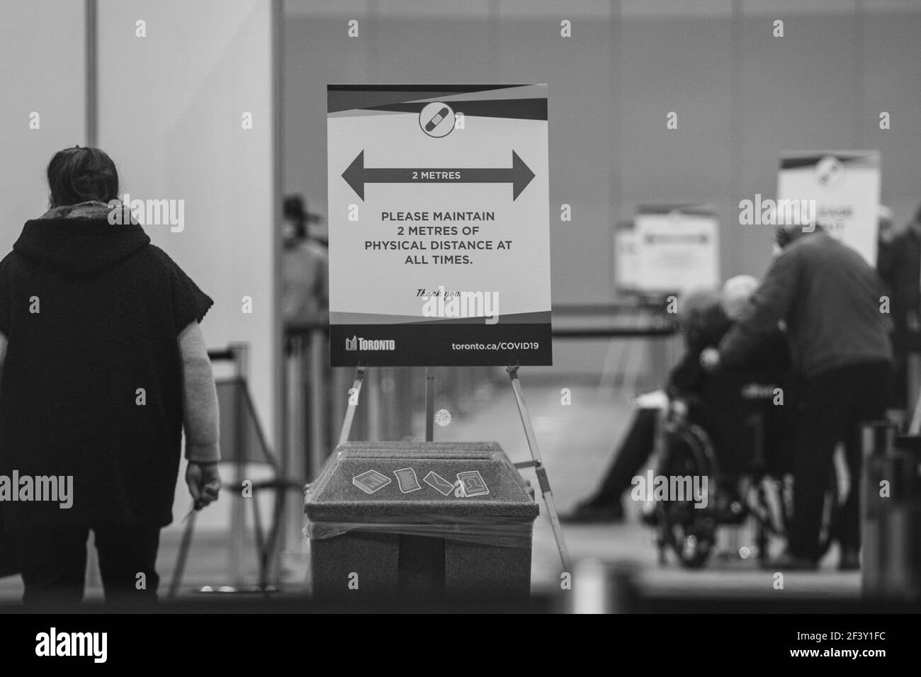 CENTRO VACCINAZIONI COVID-19 PRESSO IL METRO CONVENTION CENTER NEL CENTRO DI TORONTO. Foto Stock