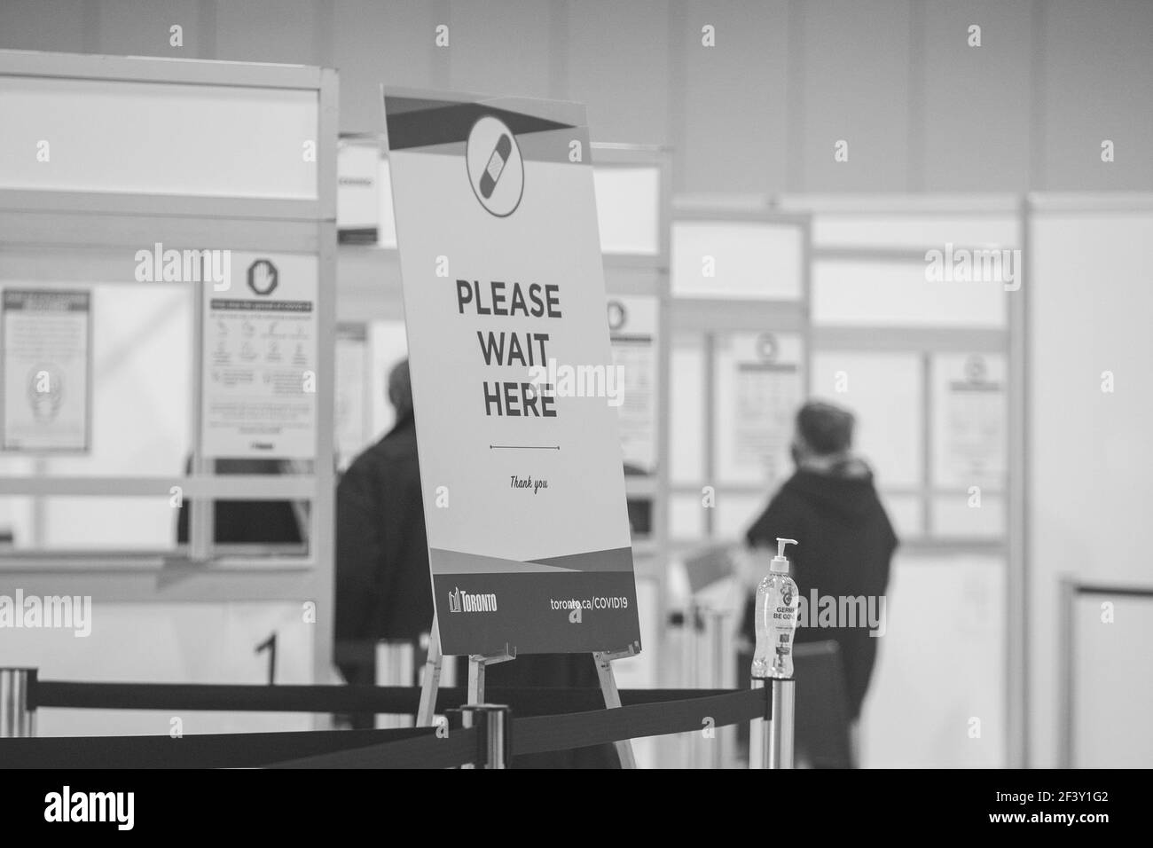 CENTRO VACCINAZIONI COVID-19 PRESSO IL METRO CONVENTION CENTER NEL CENTRO DI TORONTO. Foto Stock
