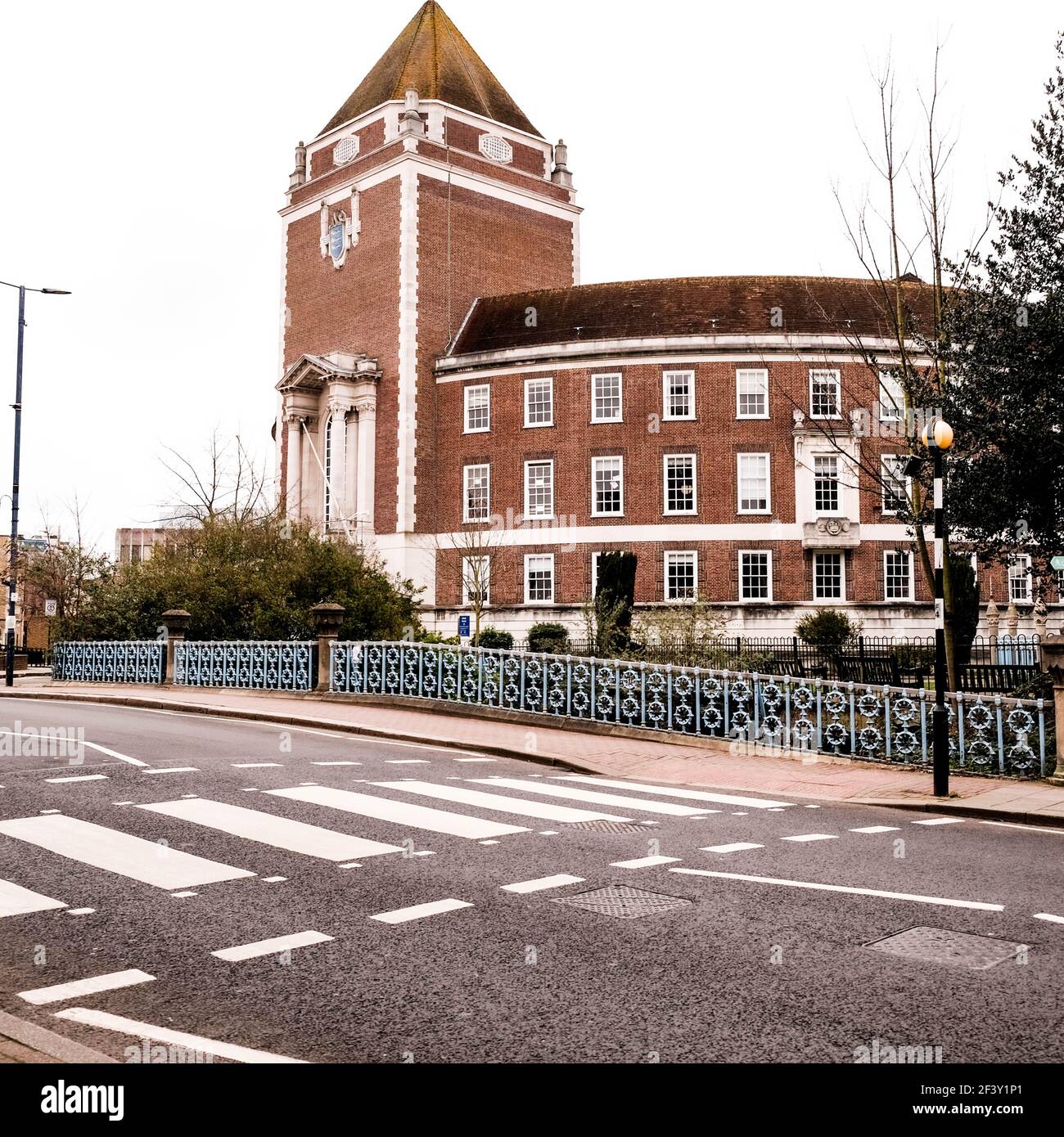 Londra UK, marzo 18 2021, Kingston-upon Thames Council builing o Civic Center Foto Stock