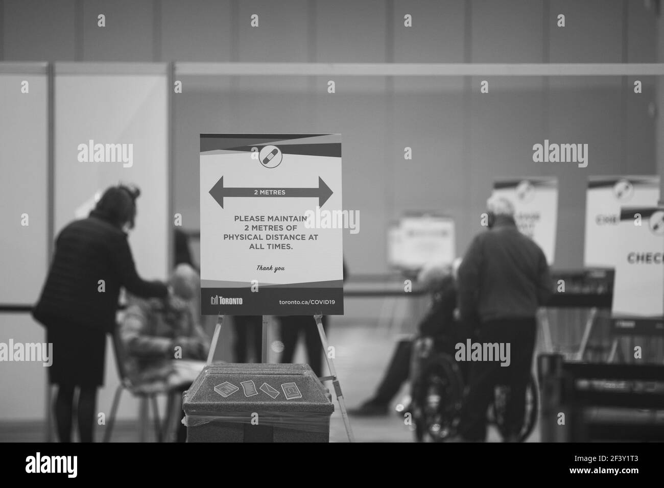 CENTRO VACCINAZIONI COVID-19 PRESSO IL METRO CONVENTION CENTER NEL CENTRO DI TORONTO. Foto Stock
