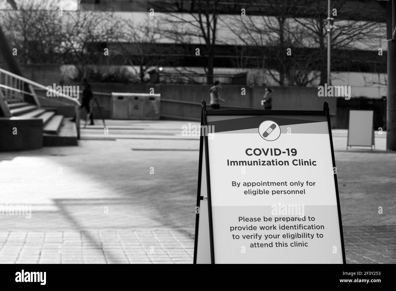 CENTRO VACCINAZIONI COVID-19 PRESSO IL METRO CONVENTION CENTER NEL CENTRO DI TORONTO. Foto Stock