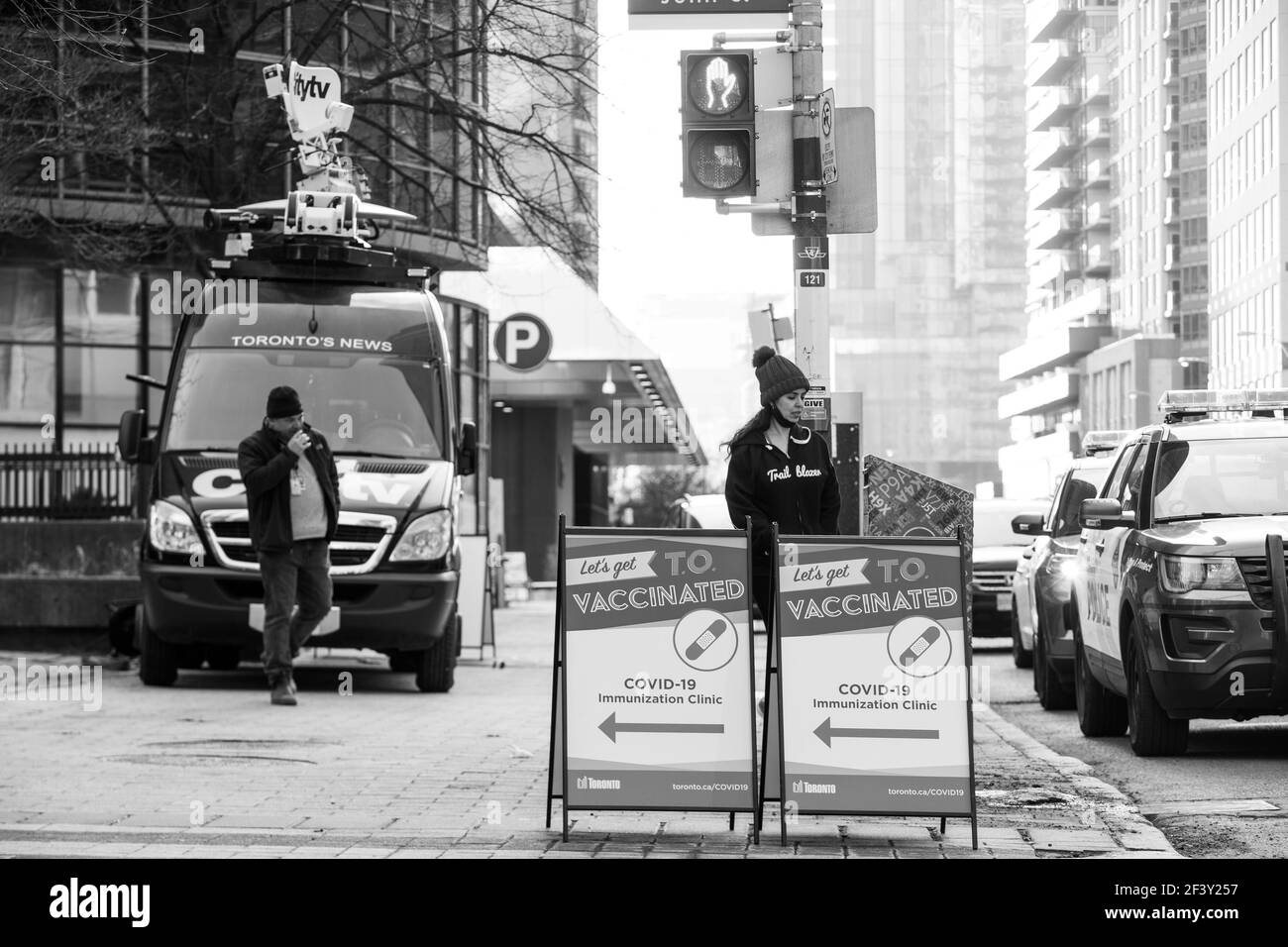 CENTRO VACCINAZIONI COVID-19 PRESSO IL METRO CONVENTION CENTER NEL CENTRO DI TORONTO. Foto Stock