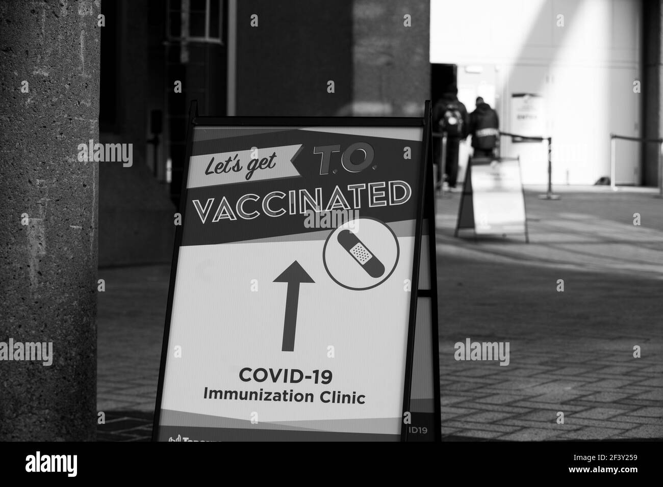 CENTRO VACCINAZIONI COVID-19 PRESSO IL METRO CONVENTION CENTER NEL CENTRO DI TORONTO. Foto Stock