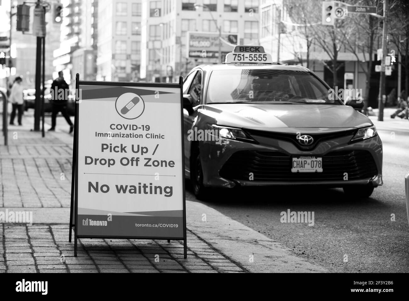 CENTRO VACCINAZIONI COVID-19 PRESSO IL METRO CONVENTION CENTER NEL CENTRO DI TORONTO. Foto Stock