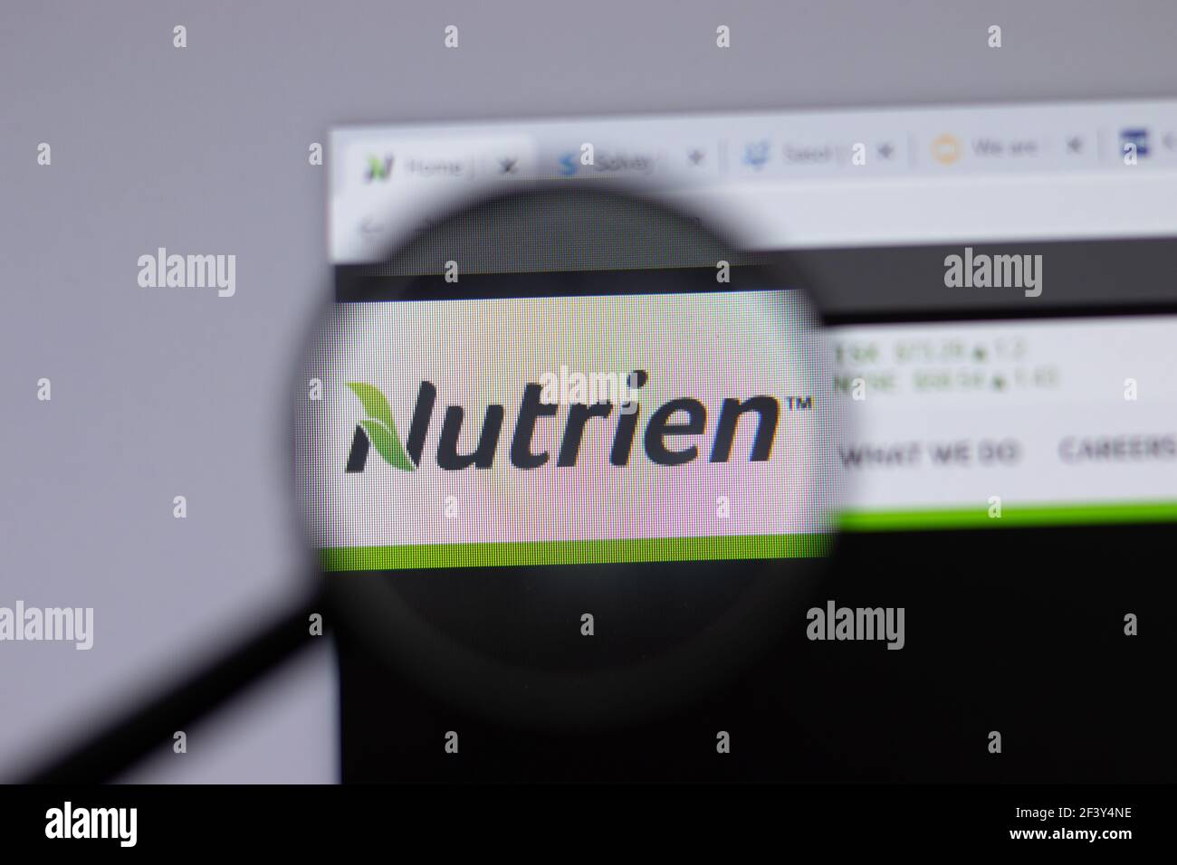 New York, USA - 18 Marzo 2021: Icona del logo della società Nutrien sul sito, Editoriale illustrativo Foto Stock