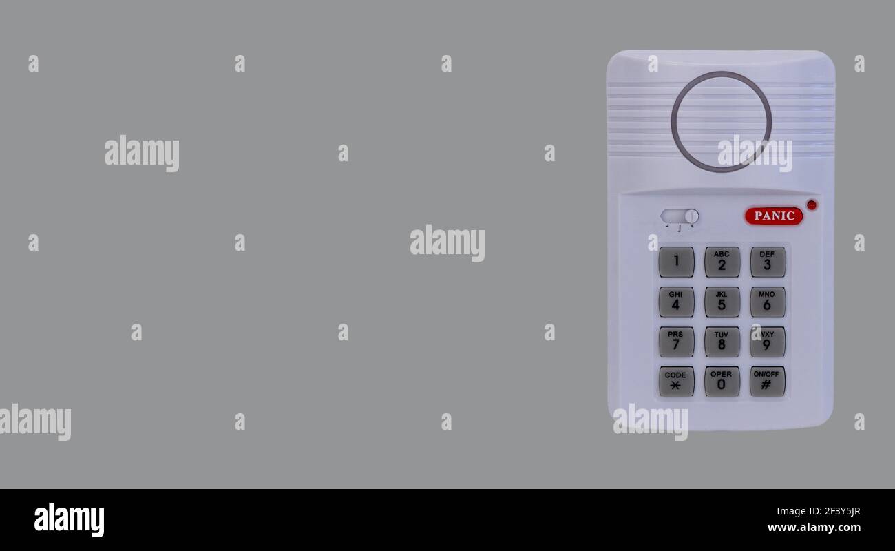 sistema di allarme domestico. telecomando per sensori di rodaggio delle porte. attivazione del sistema tramite codice digitale Foto Stock