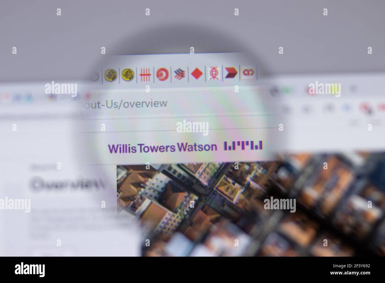 New York, USA - 18 Marzo 2021: Willis Towers icona del logo della società Watson sul sito, Editoriale illustrativo Foto Stock