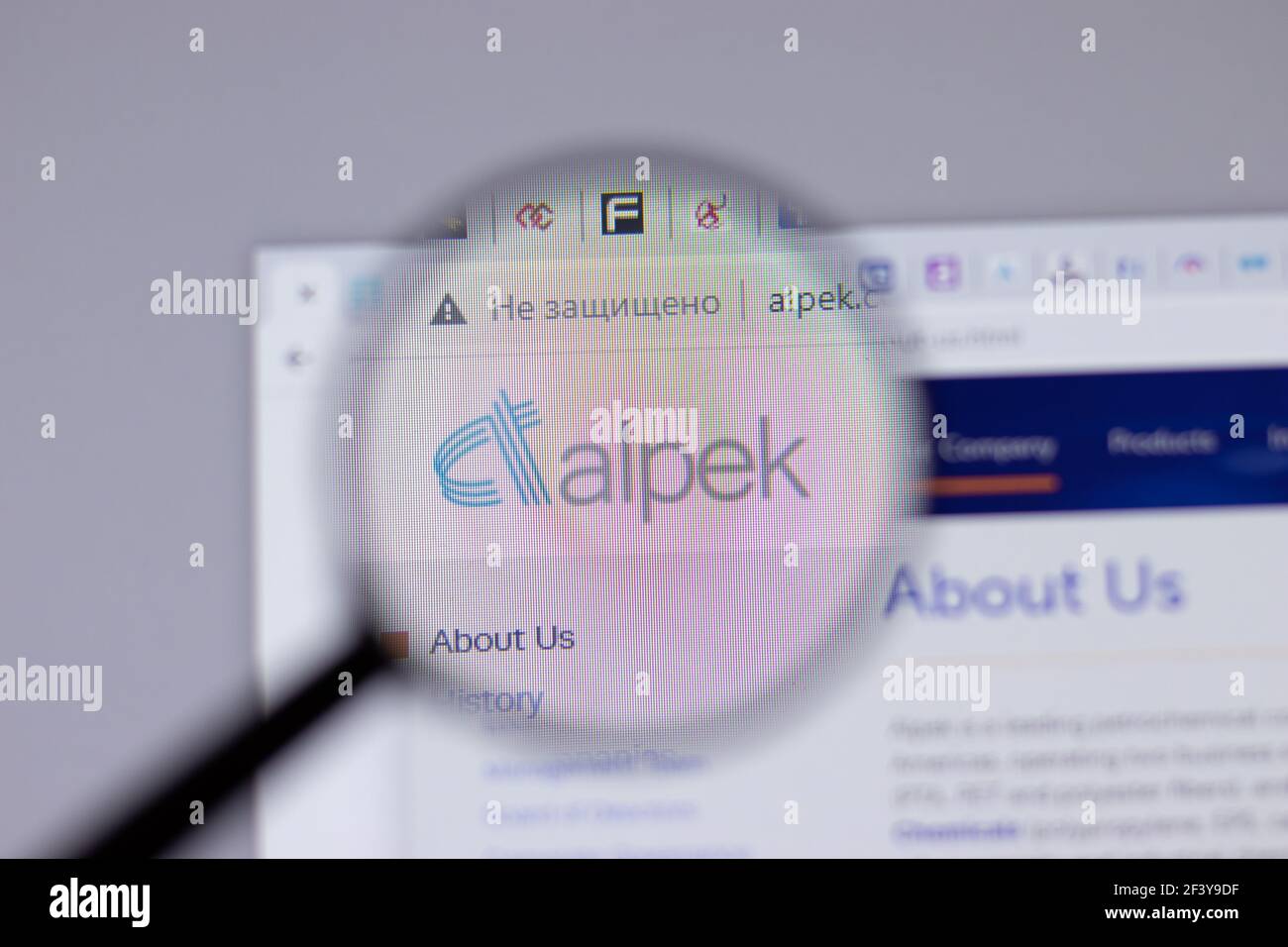 New York, USA - 18 Marzo 2021: Icona del logo della società Alpek sul sito, Editoriale illustrativo Foto Stock