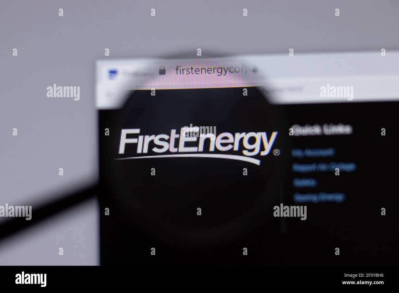 New York, USA - 18 Marzo 2021: Icona del logo della società FirstEnergy sul sito, Editoriale illustrativo Foto Stock