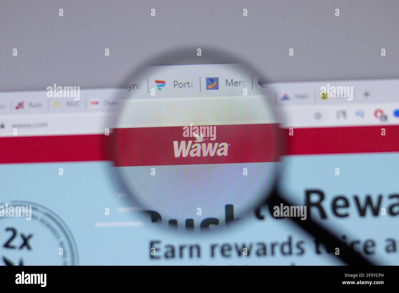 New York, USA - 18 Marzo 2021: Icona del logo aziendale di Wawa sul sito, Editoriale illustrativo Foto Stock