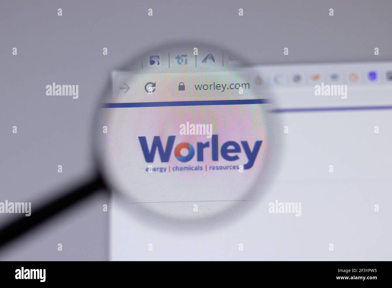 New York, USA - 18 Marzo 2021: Icona del logo aziendale di Worley sul sito, Editoriale illustrativo Foto Stock