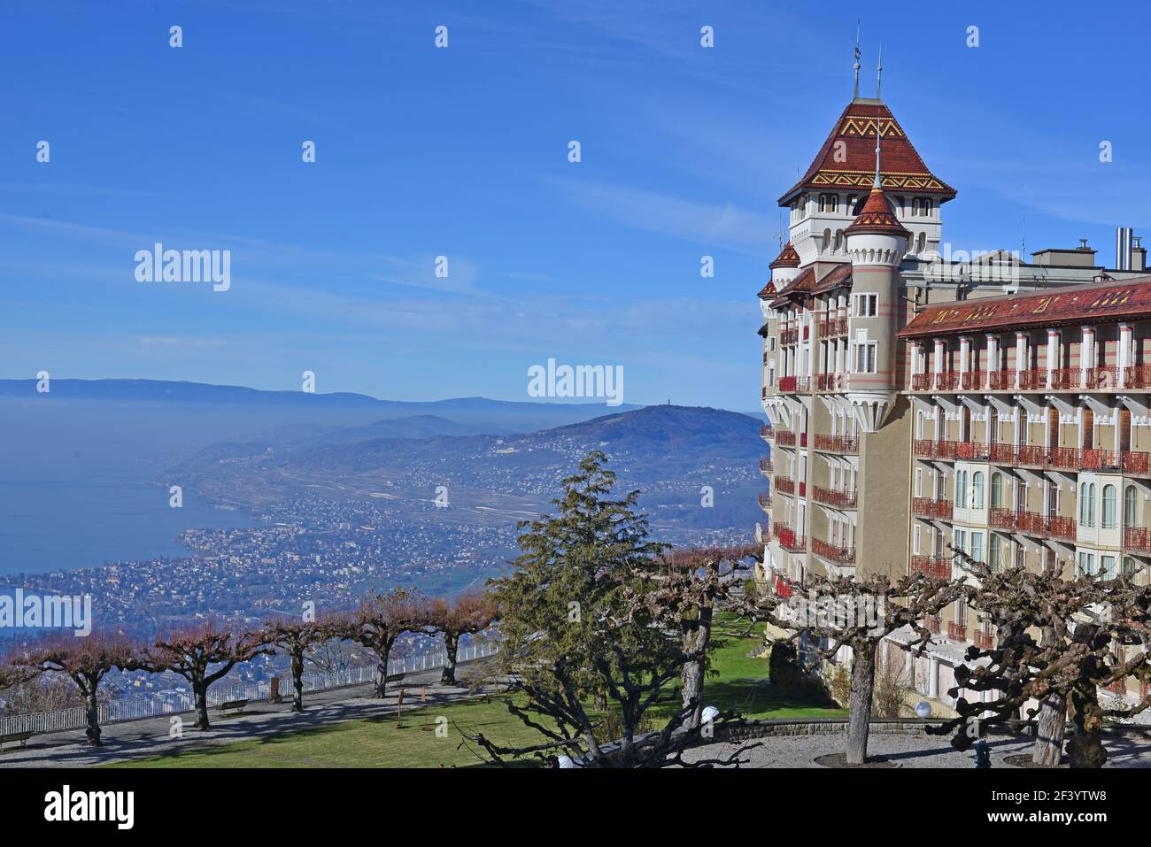 Caux Palace con vista su Montreux e sul Lago di Ginevra in Svizzera Foto Stock