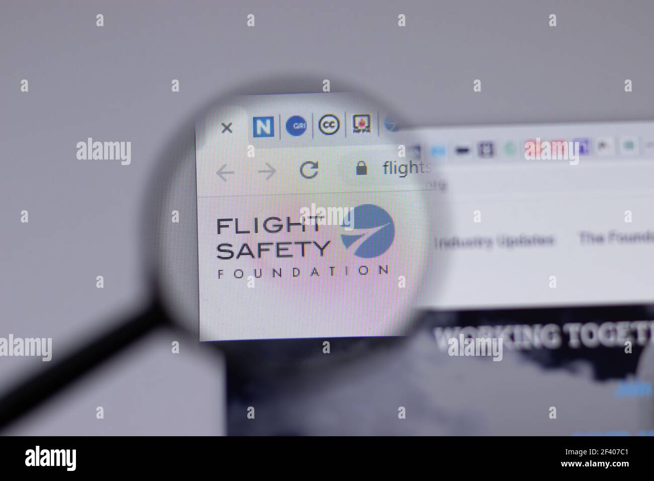 New York, USA - 18 Marzo 2021: Icona del logo della compagnia Flight Safety Foundation sul sito, Editoriale illustrativo Foto Stock