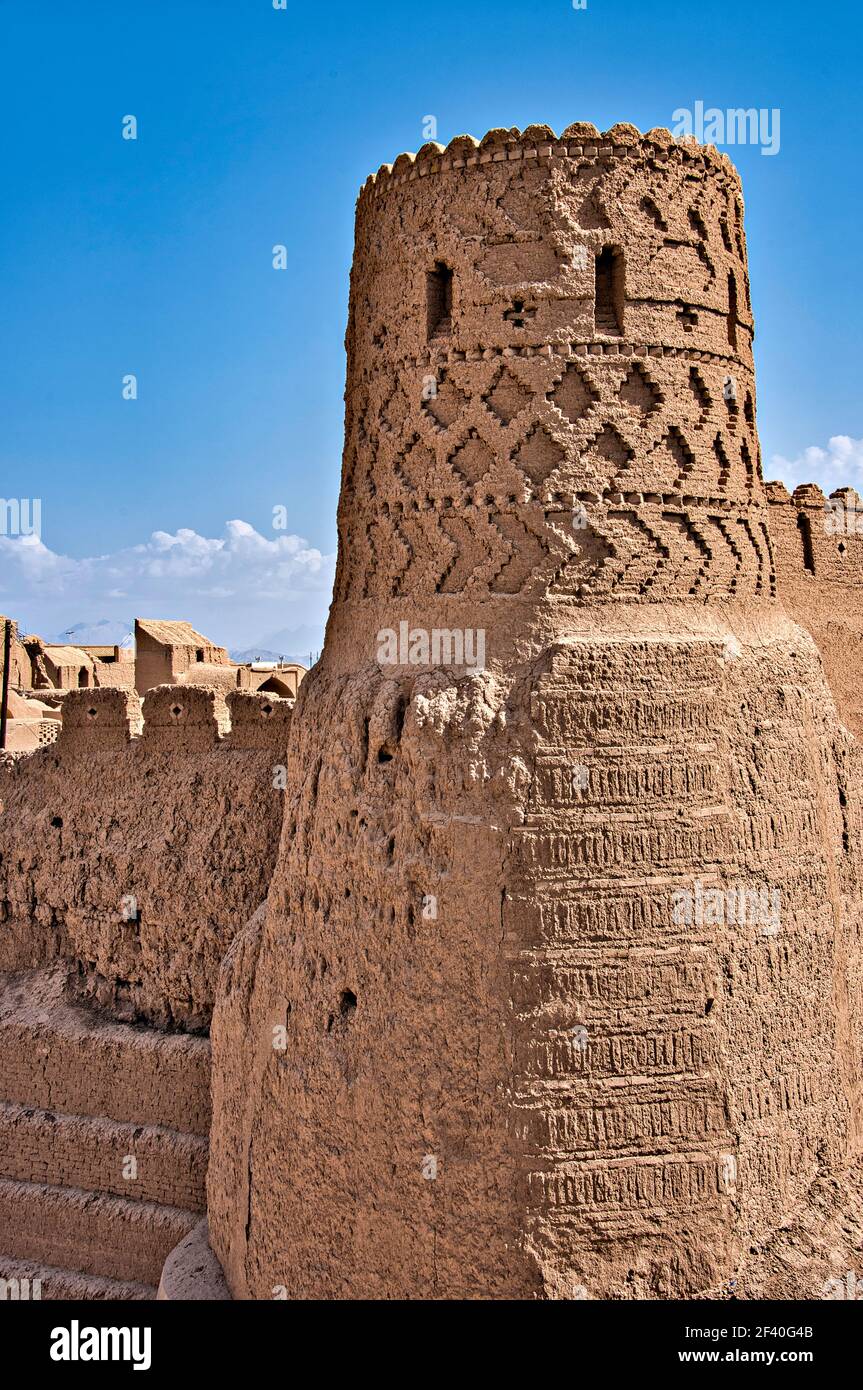 Fango torre, Shah Abbasi Caravanserai, Meybod, Iran Foto Stock Fango torre, Shah Abbasi Caravanserai, Meybod, Iran Foto Stock