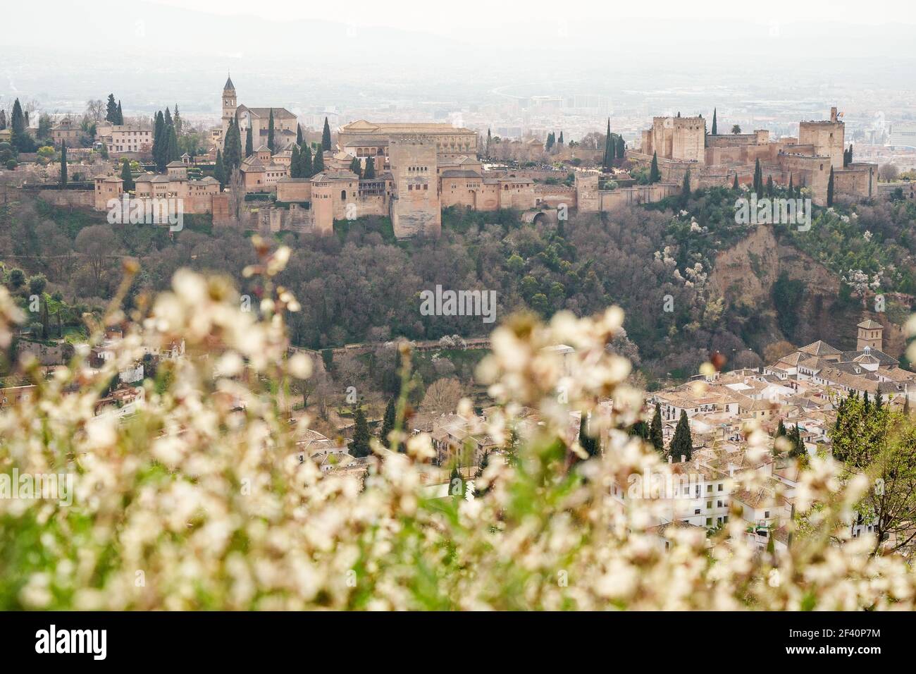 Vista panoramica dell'Alhambra di Granada dal Cerro de San Miguel. Vista dell'Alhambra di Granada da Cerro de San Miguel Foto Stock