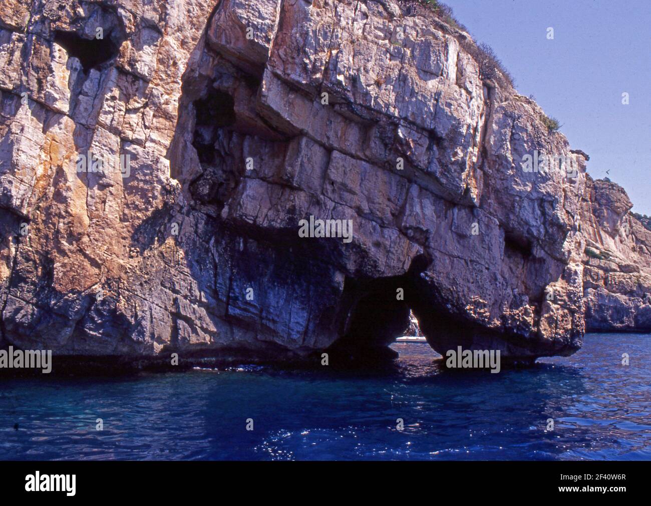 Alghero, Sardegna, Italia. Punta Giglio Cliff (scannerizzata dalla slide) Foto Stock