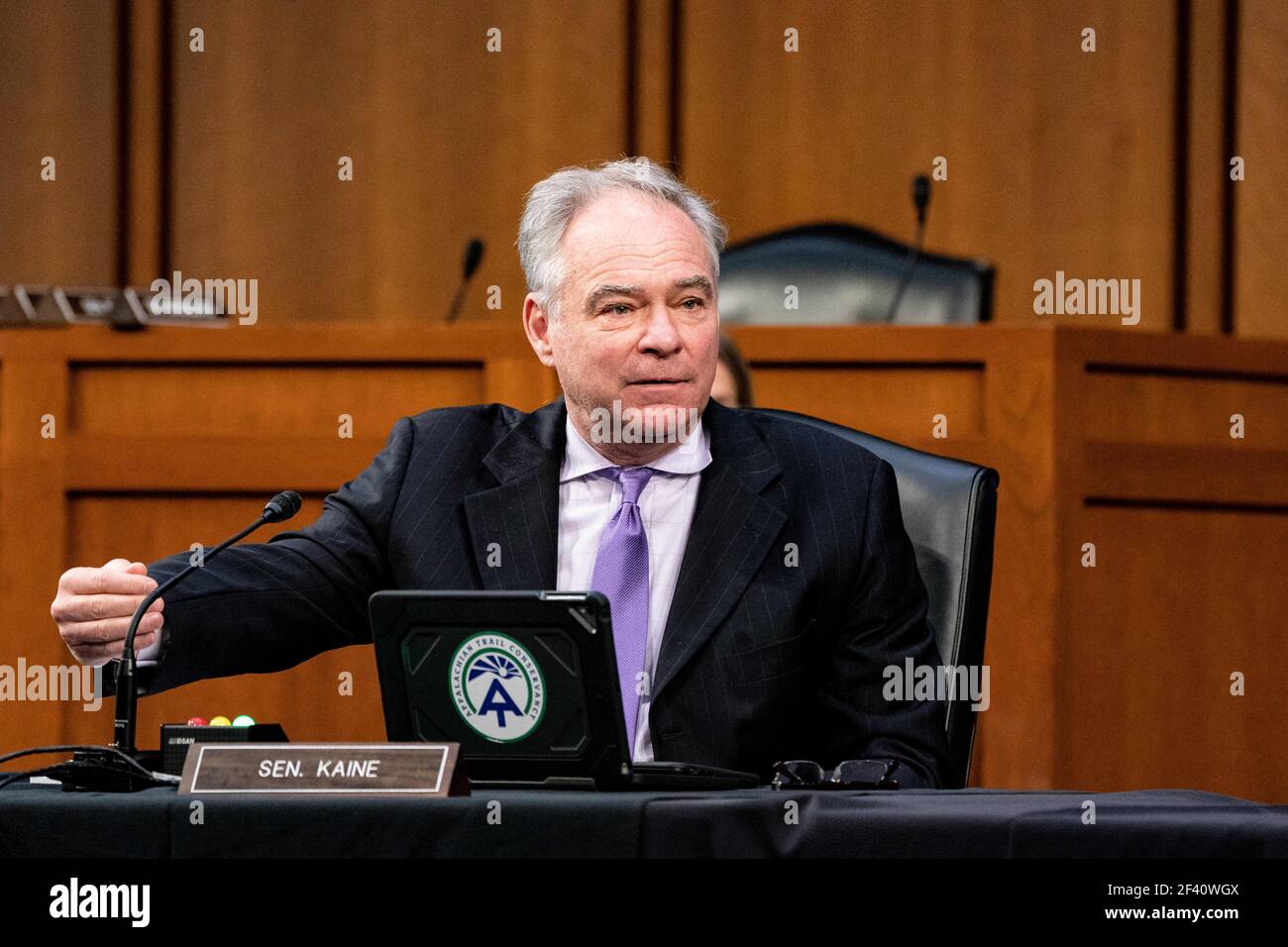 Il senatore Tim Kaine, D-Va., parla durante un'audizione, con la Commissione del Senato su Salute, Educazione, lavoro e pensioni, sulla risposta Covid-19, su Capitol Hill a Washington 18 marzo 2021. Foto di Anna Moneymaker/Pool/ABACAPRESS.COM Foto Stock