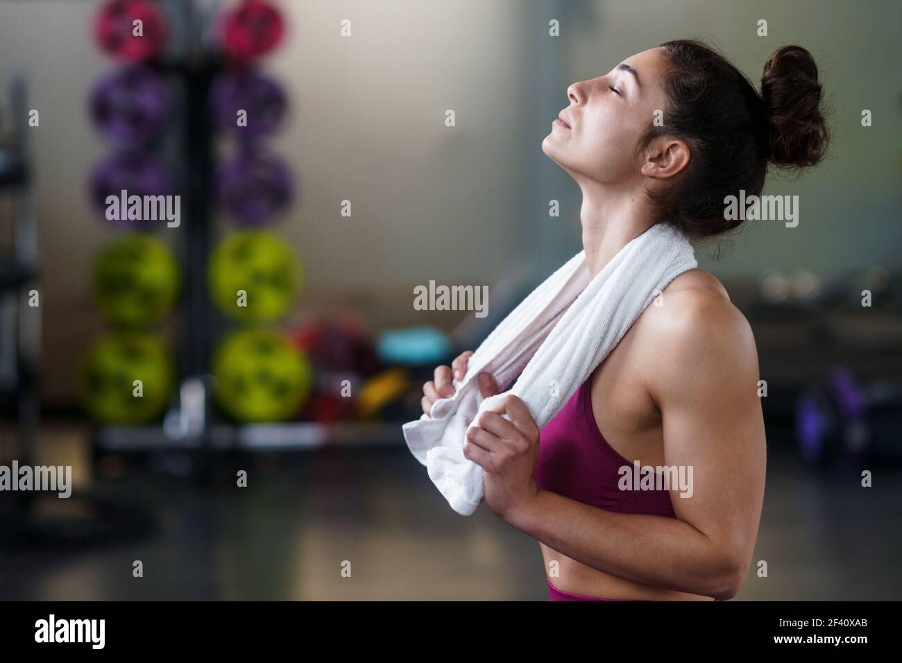 Godendo l'aerobica in palestra immagini e fotografie stock ad alta  risoluzione - Alamy