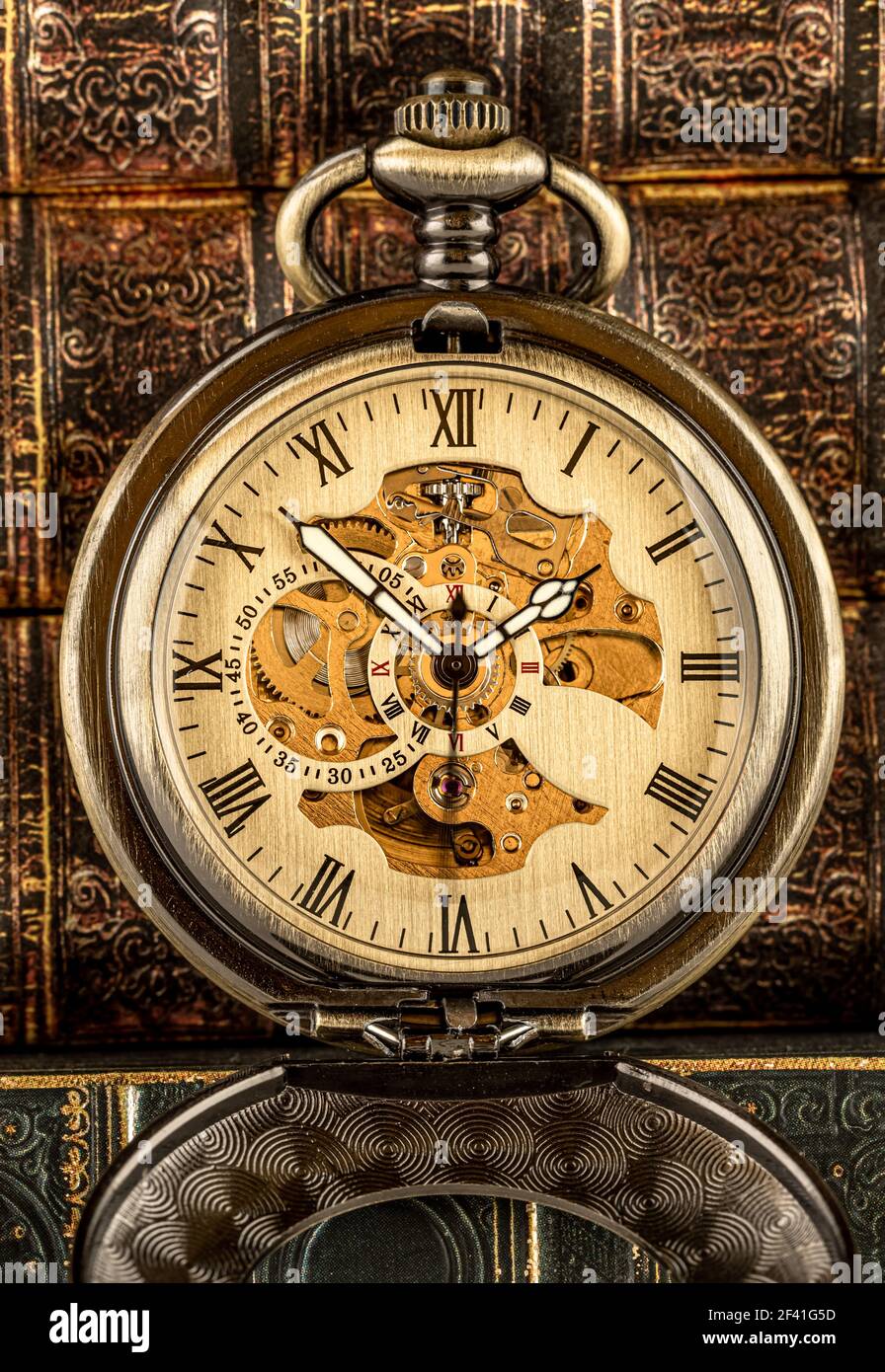 Antique quadrante di orologio di close-up. Vintage orologio da tasca. Foto Stock