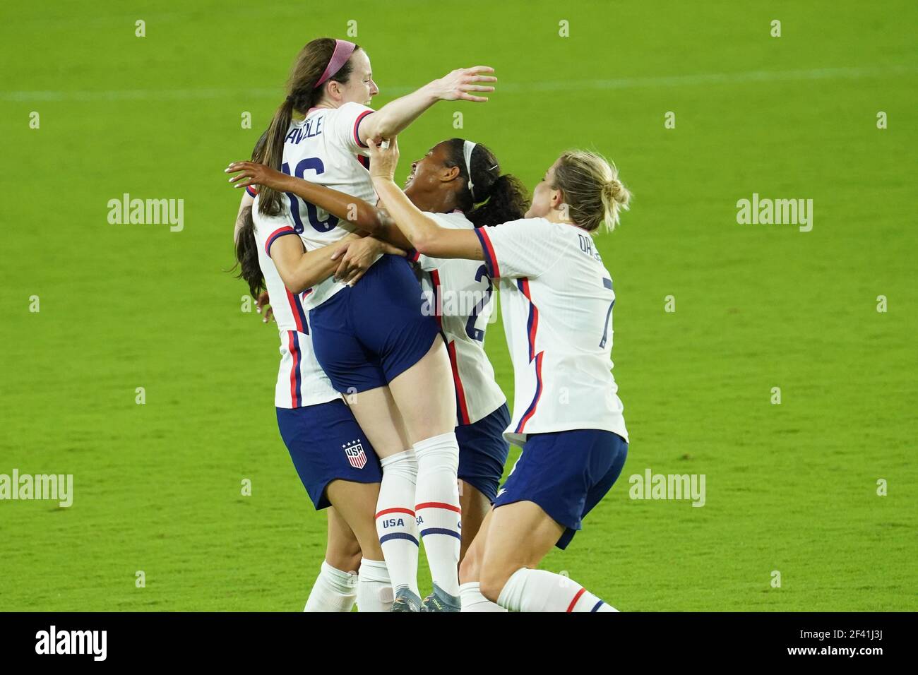 Orlando, Florida, USA, 18 febbraio 2021, I giocatori degli Stati Uniti festeggiano il gol durante la SheBelieves Cup all'Exploria Stadium (Photo Credit: Marty Jean-Louis) Foto Stock