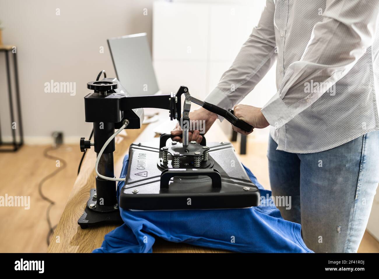 TShirt Stampa Heat Press. Macchina per stampa di magliette personalizzate Foto Stock