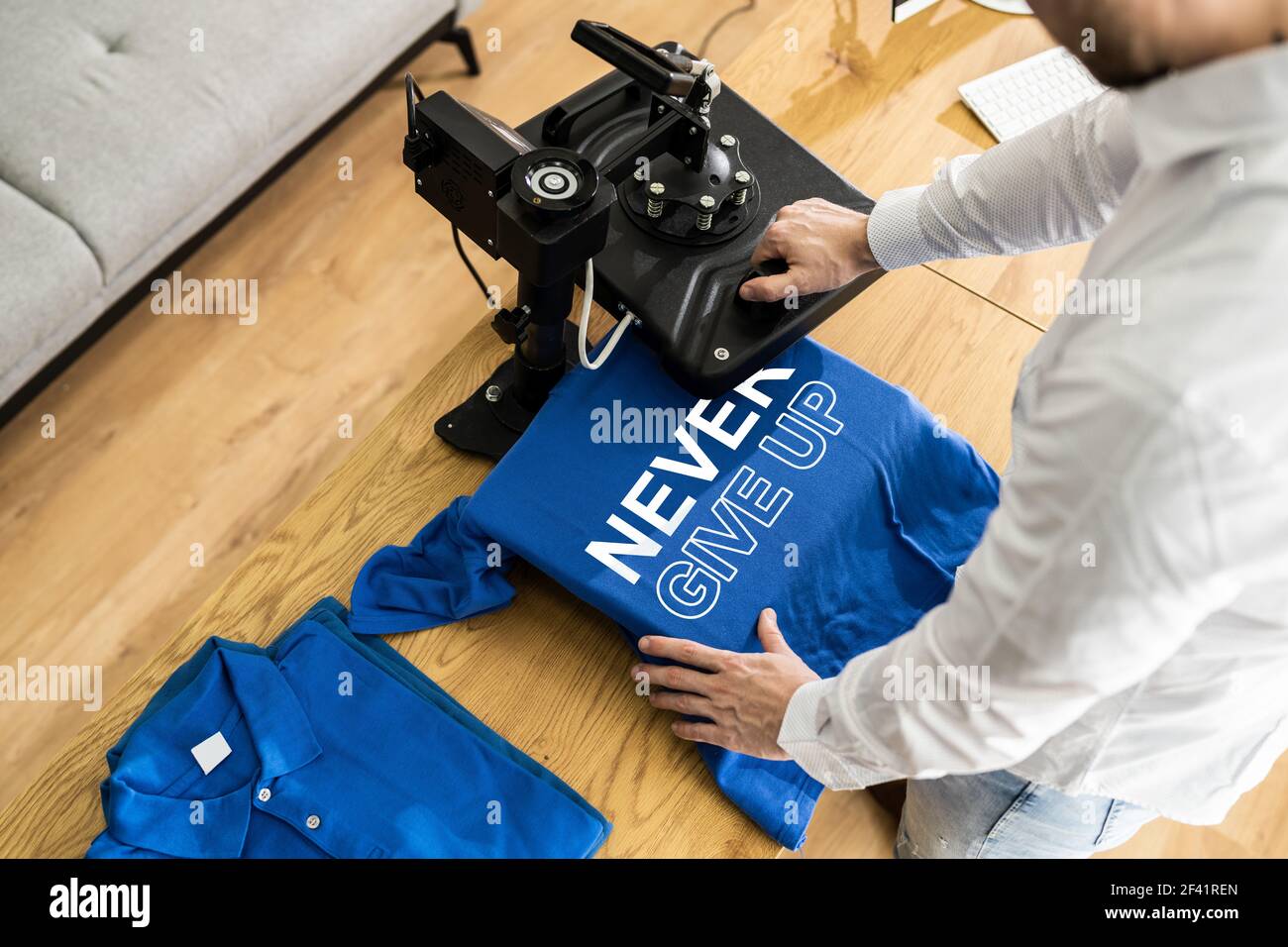 TShirt Stampa Heat Press. Macchina per stampa di magliette personalizzate Foto Stock