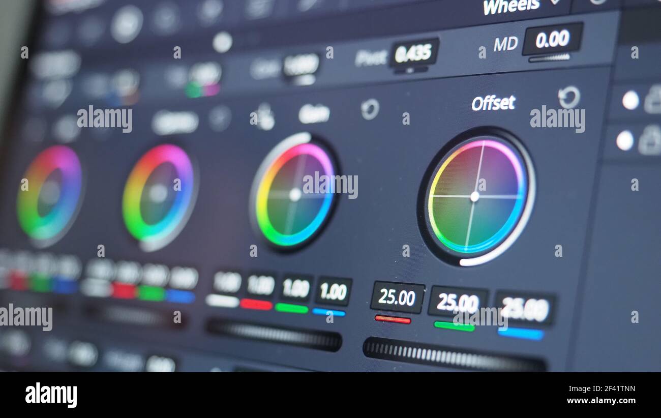 Grafico di classificazione del colore o indicatore di correzione del colore RGB sul monitor durante il processo di post-produzione. Fase di telecine nell'elaborazione della produzione di video o film. f Foto Stock