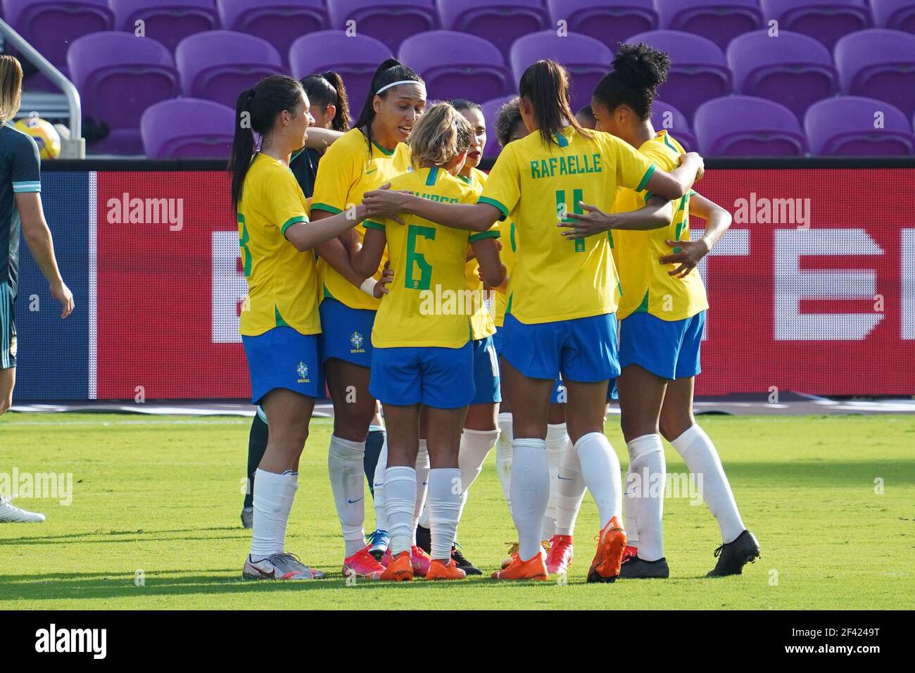 Orlando, Florida, USA, 18 febbraio 2021, I giocatori brasiliani festeggiano dopo i punteggi di Marta durante la SheBelieves Cup all'Exploria Stadium (Photo Credit: Marty Jean-Louis) Foto Stock