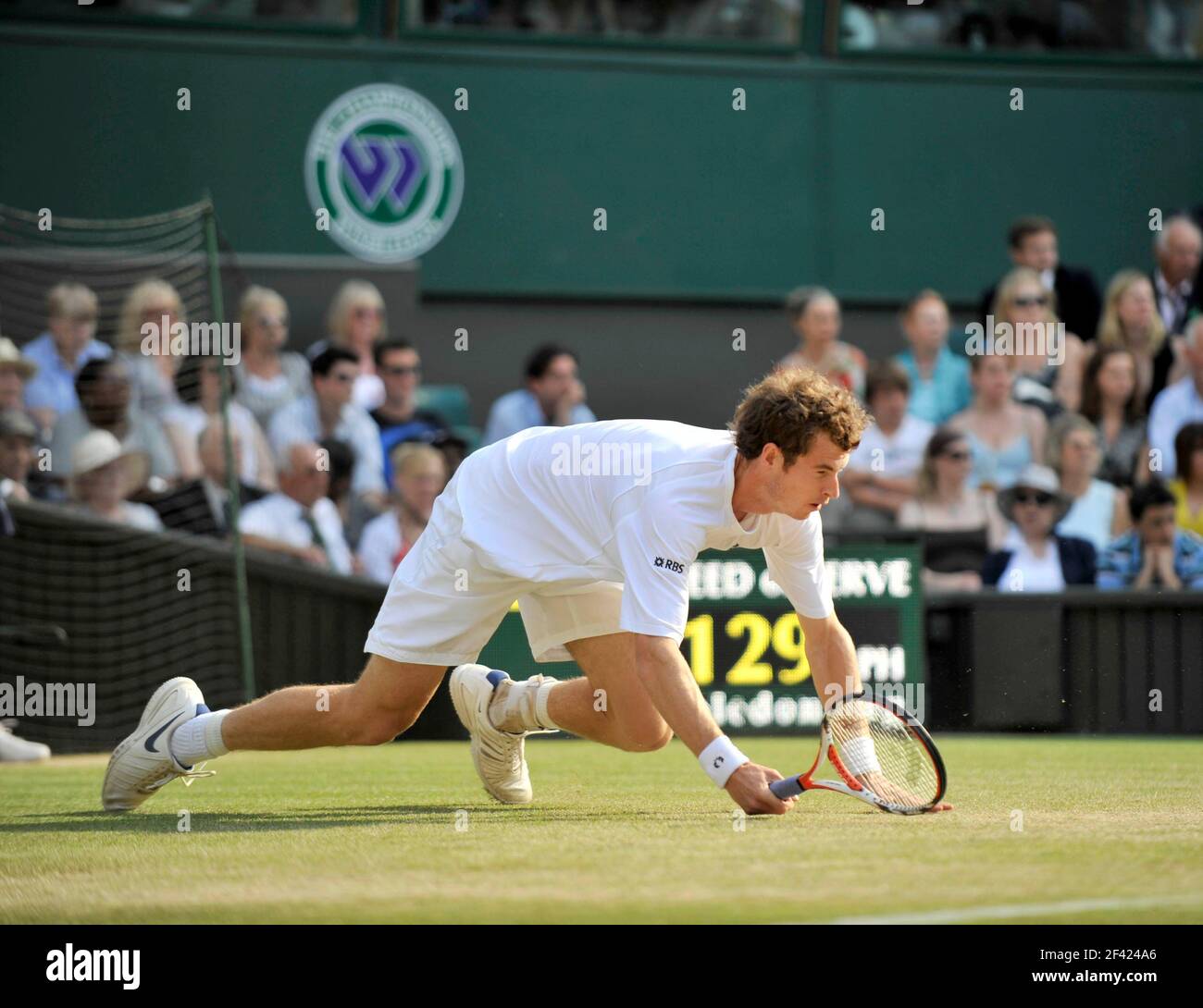 WIMBLEDON CAMPIONATI DI TENNIS 2008. 7° GIORNO 30/6/2008 E MURRAY DURANTE LA SUA PARTITA CON R.GASQUET. IMMAGINE DAVID ASHDOWN Foto Stock