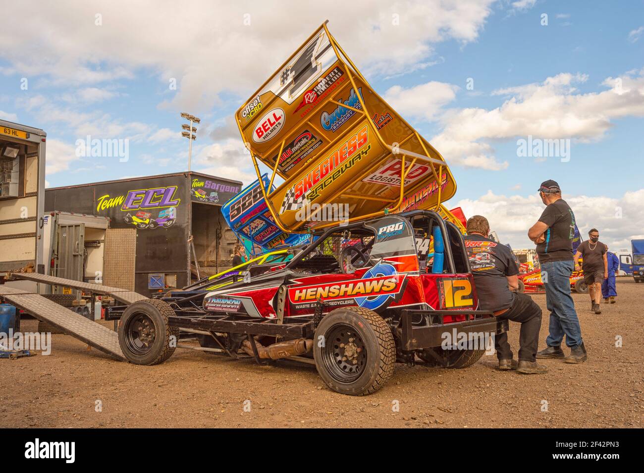 Campione del mondo di F1 di Brisca Stock car ai box al Trackstar Racing, Lynn Stadium, Norfolk. Foto Stock