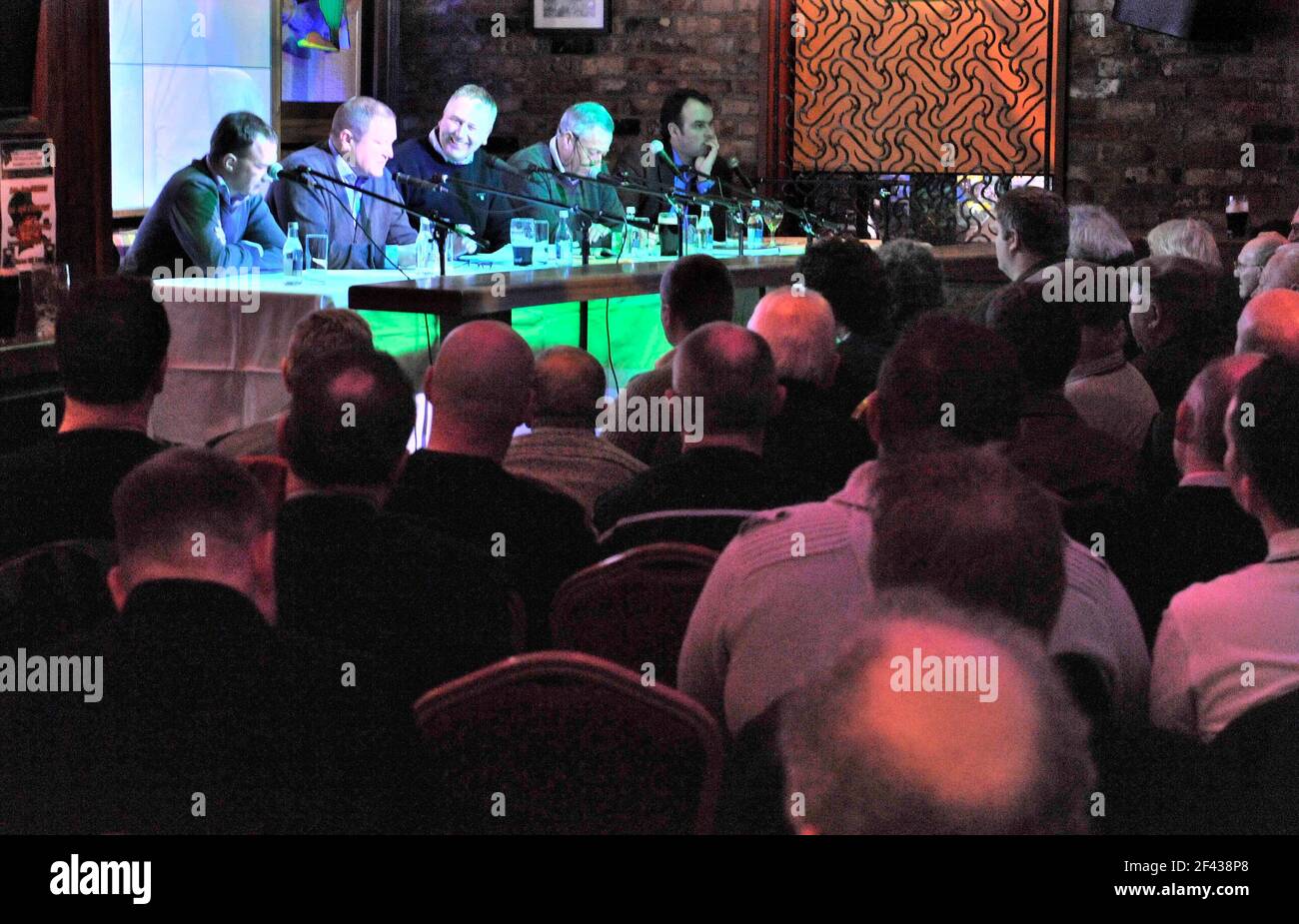 Pre Cheltenham forum al Claddagh Ring pub Hendon. 2/3/10. IMMAGINE DAVID ASHDOWN Foto Stock