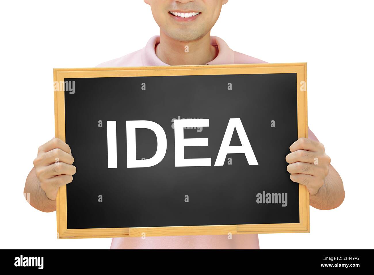 PAROLA DI IDEA sulla lavagna tenuta da uomo sorridente Foto Stock