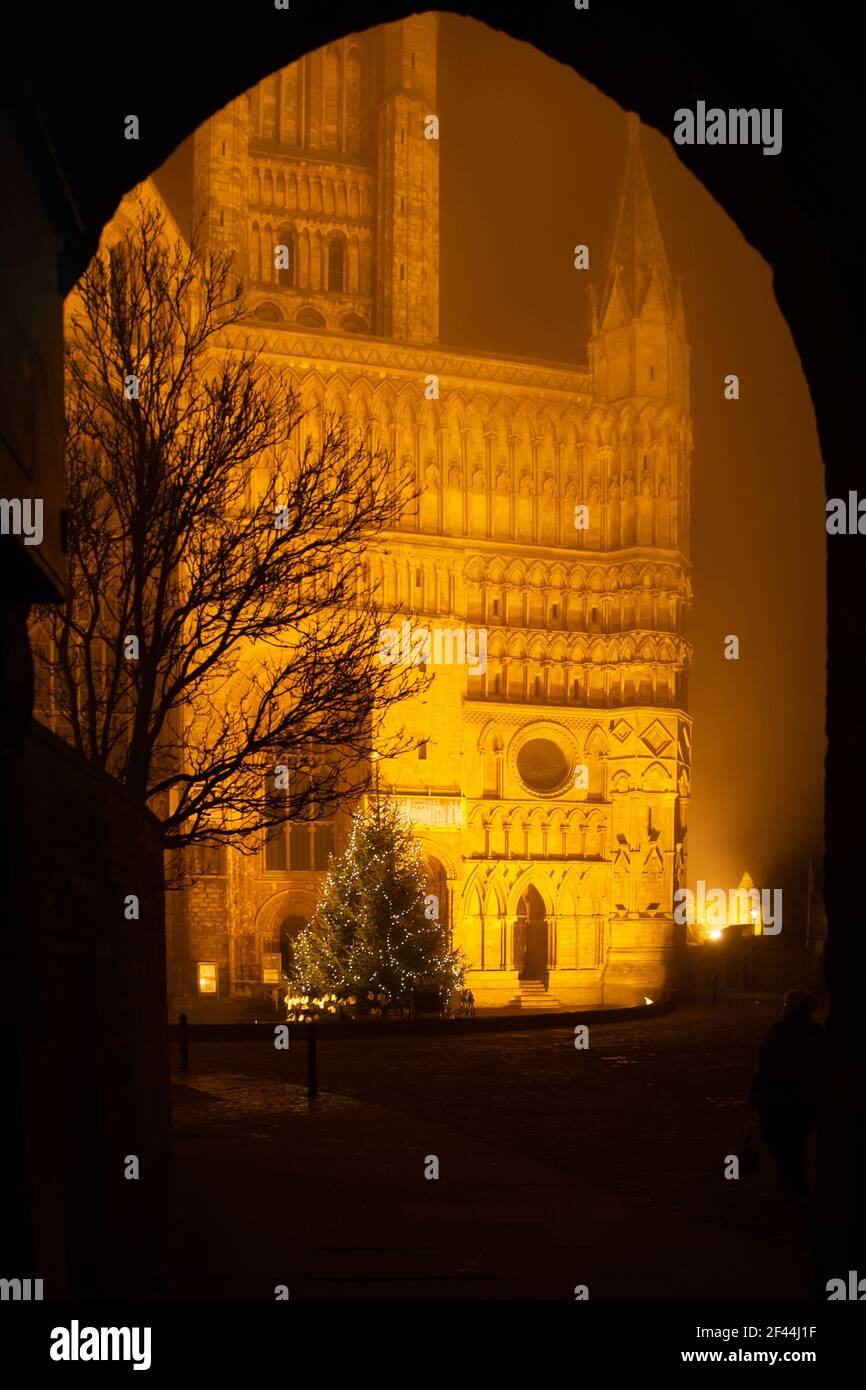 Lincoln Cattedrale di notte nella nebbia o nebbia Foto Stock