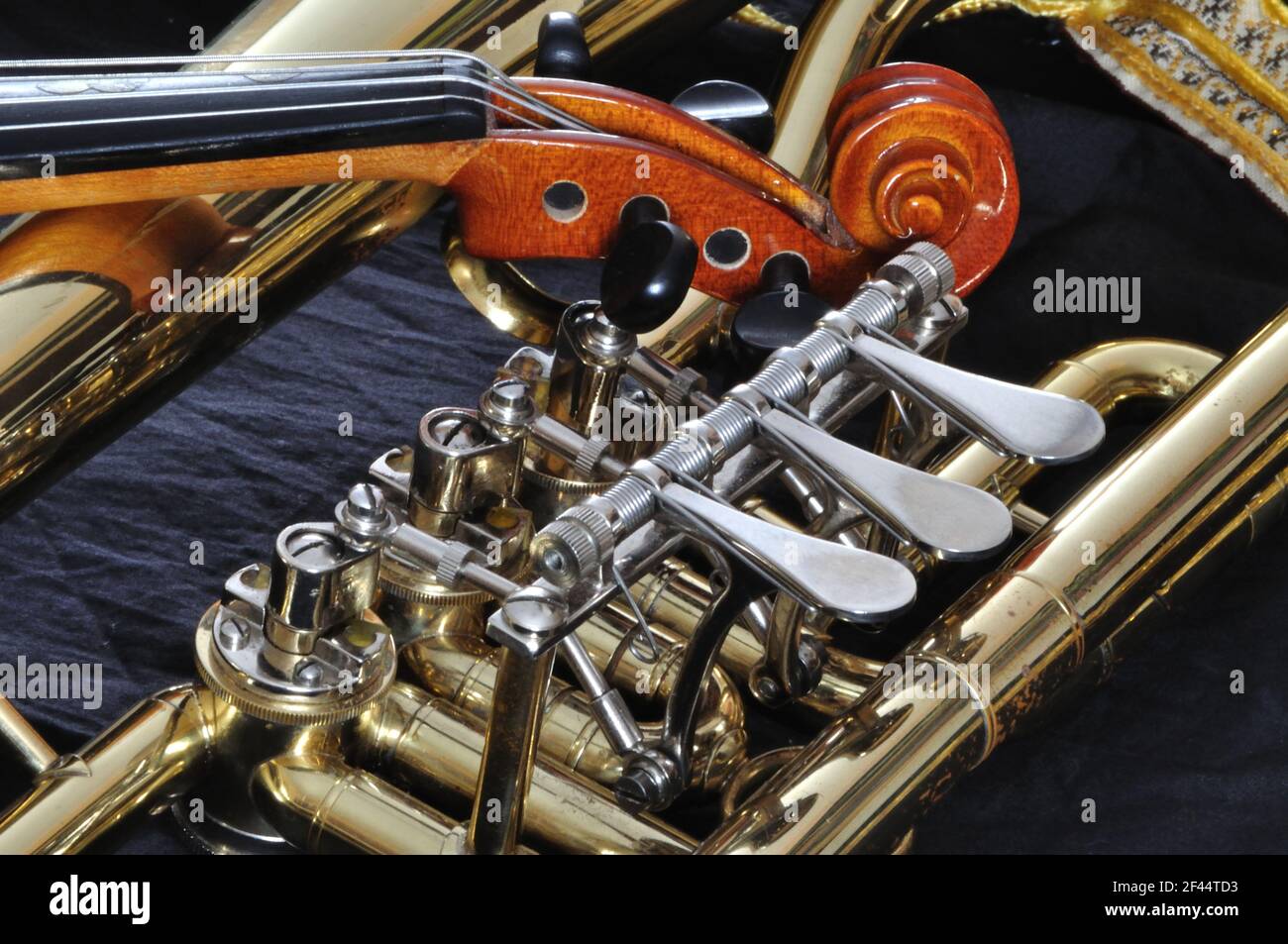 Geige und Flügelhorn Foto Stock