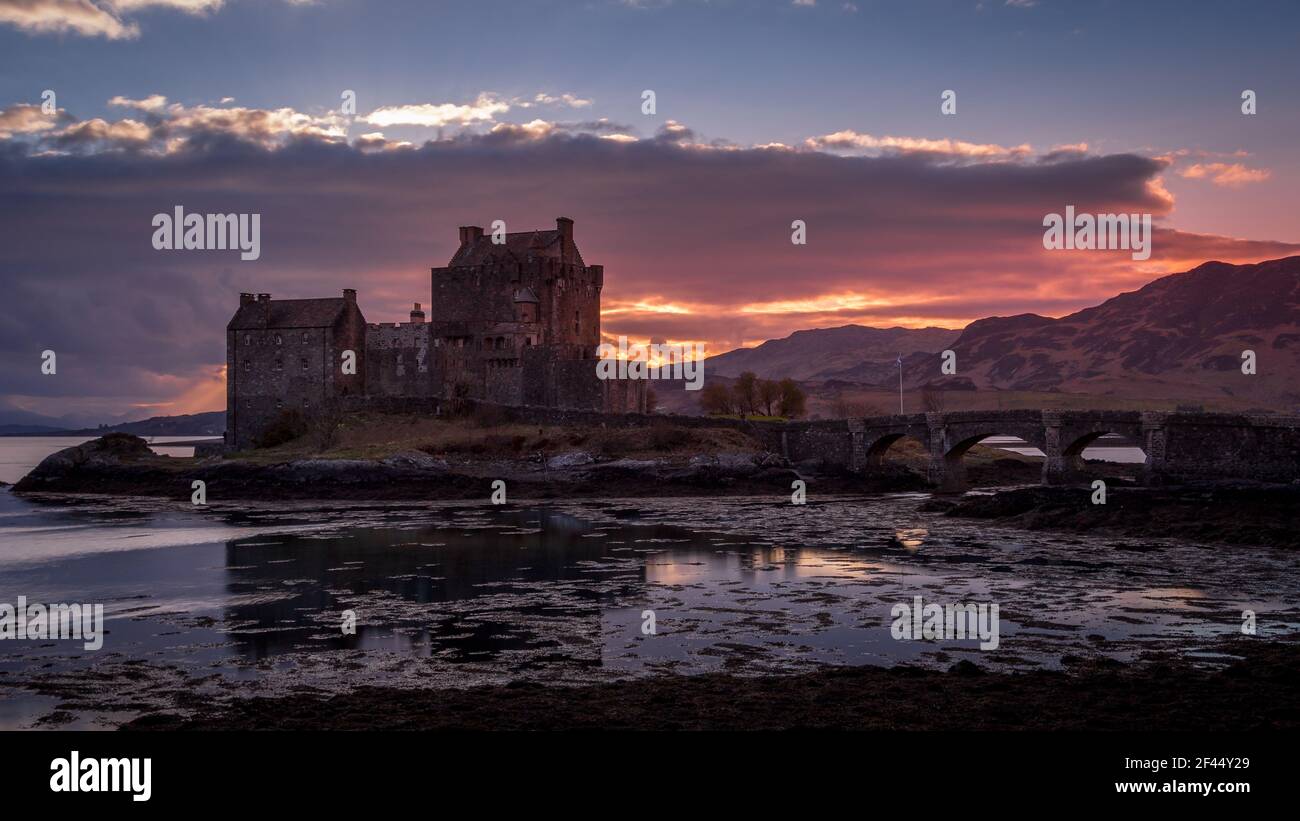 Eilean Donan Castle, Dornie, Highlands Scozzesi. Foto Stock