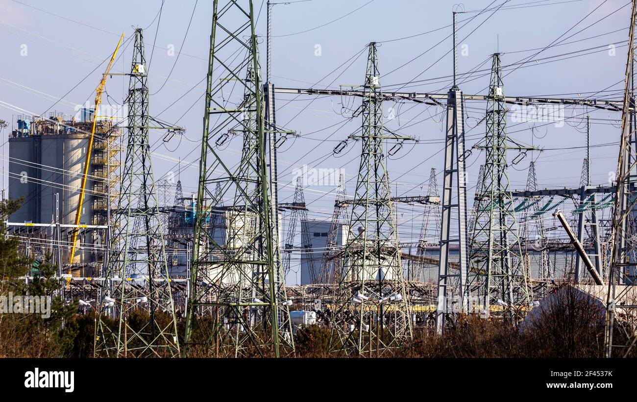 Quadro elettrico di una centrale elettrica alimentata a carbone. Una giornata di sole Foto Stock