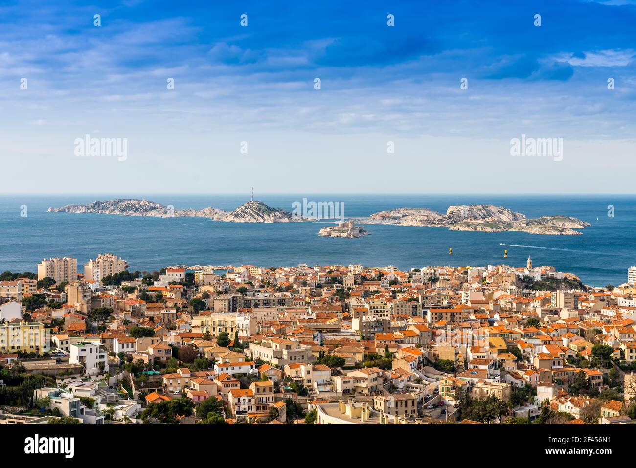 Panorama della città di Marsiglia e le isole Frioul, in Provenza, Francia Foto Stock